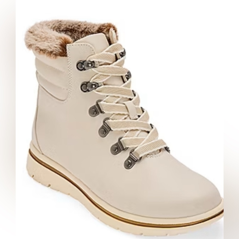 St. John's Bay Cream Winter Boots. Size 9 wide.
